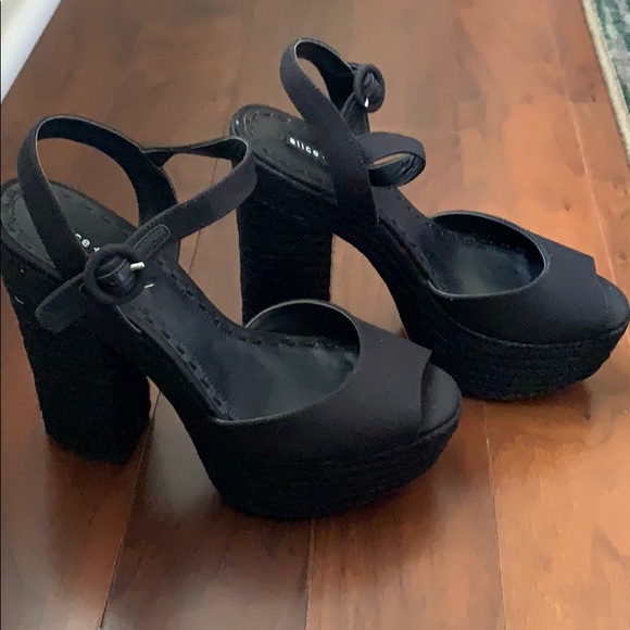 Shoes - Picture 2 of 4